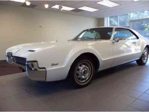 Oldsmobile Toronado (1966)