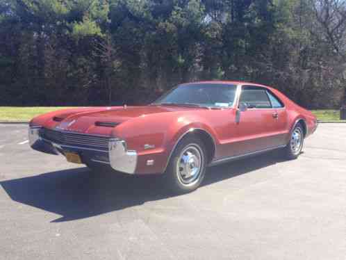 Oldsmobile Toronado (1966)