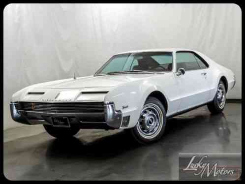 Oldsmobile Toronado Coupe Deluxe (1966)