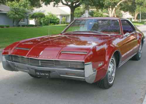 Oldsmobile Toronado SURVIVOR - 425 (1966)