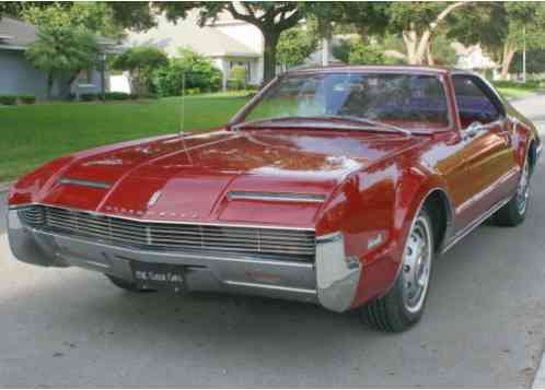 Oldsmobile Toronado SURVIVOR - 425 (1966)