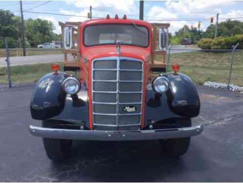 1941 MACK EHT Flat Bed