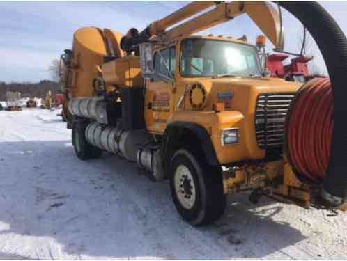 1993 FORD L8000