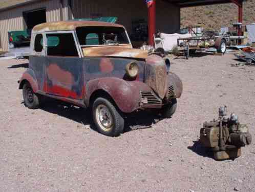 Other Makes Liberty Sedan (1942)