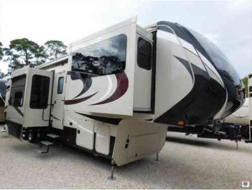 Grand Design Solitude 379FL (2016)