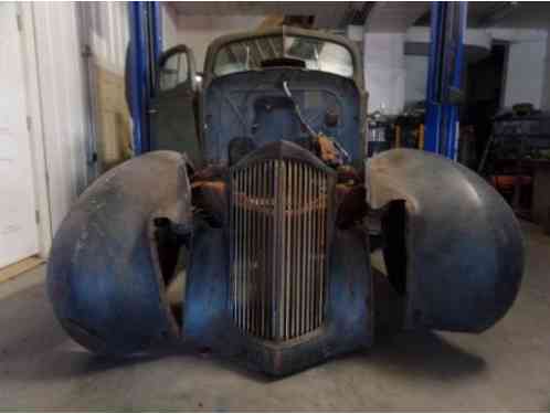 Packard 110 4dr sdn (1938)