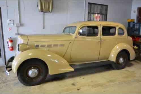 Packard 120B (1936)