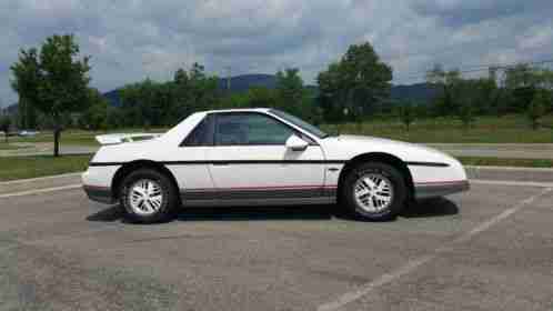 Pontiac Fiero SE (1984)