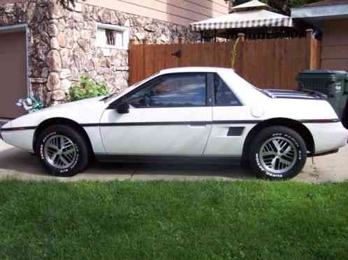 1984 Pontiac Fiero SE