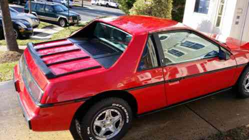 Pontiac Fiero SE (1984)