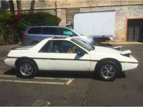 Pontiac Fiero SE (1984)