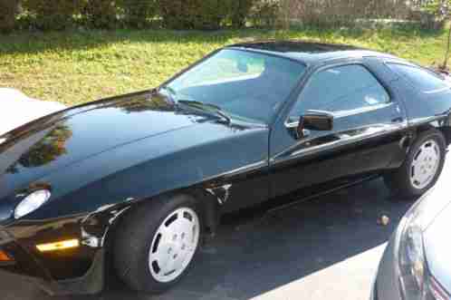 Porsche 928 928S (1984)