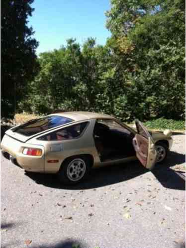 Porsche 928 (1982)