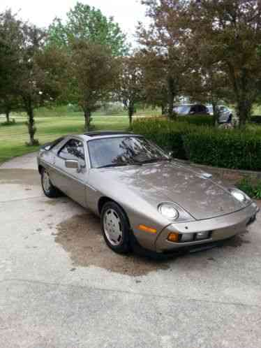 Porsche 928 S (1982)