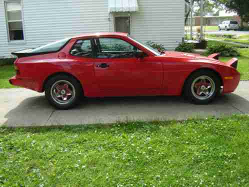 Porsche 944 (1984)