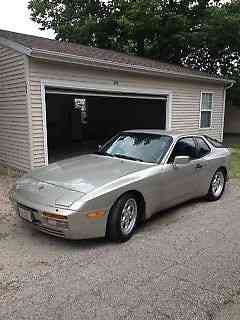 Porsche 944 model 951 (1986)