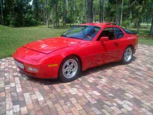 Porsche 944 TURBO (1986)