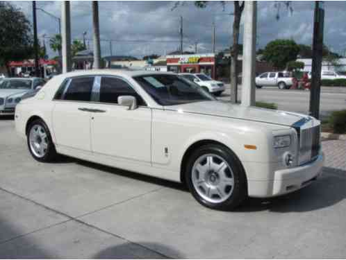 Rolls-Royce Phantom RWD SEDAN (2007)