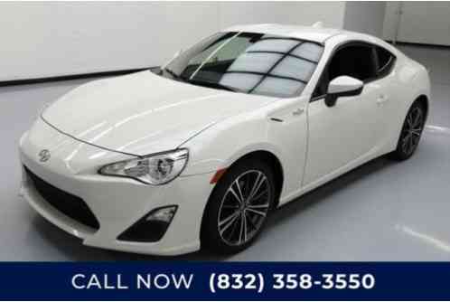 Scion FR-S 2dr Coupe 6M (2015)