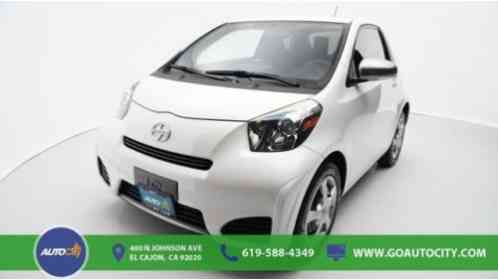 Scion iQ Hatchback (2014)