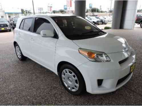 Scion xD Base Hatchback 5-Door (2009)