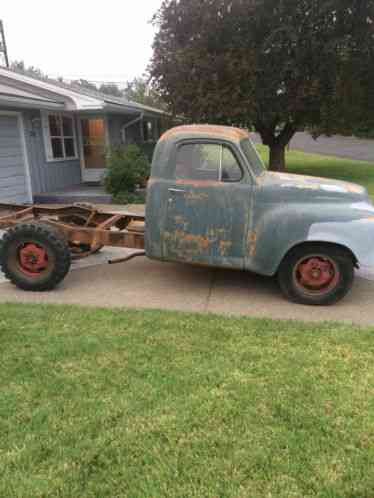 Studebaker 1 ton flat bed (1950)