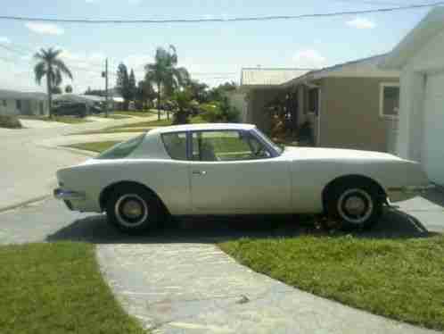 Studebaker Avanti II (1975)