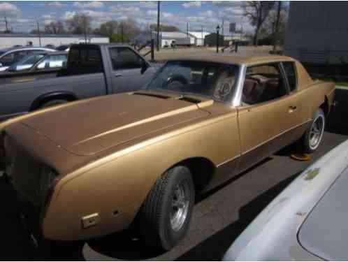 1975 Studebaker Avanti II