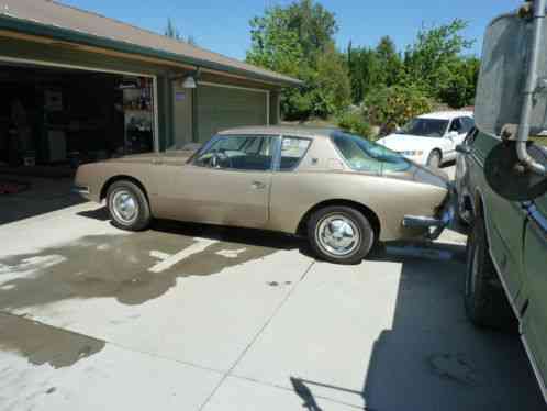 1963 Studebaker Avanti R-2