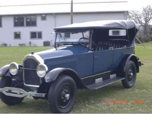 Studebaker touring car (1924)