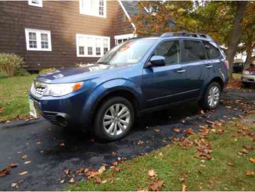 Subaru Forester 2. 5X Premium (2012)