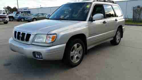 Subaru Forester CLEAN CARFAX. . . (2001)