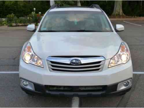 Subaru Outback 3. 6R LIMITED AWD (2011)