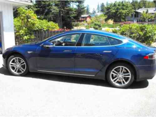 Tesla Model S (2015)