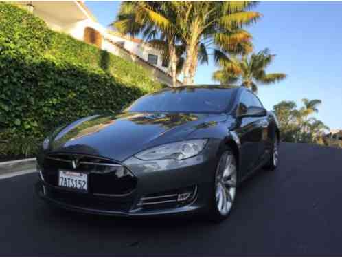 Tesla Model S (2013)