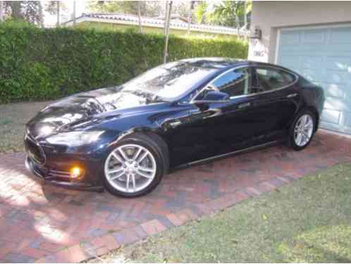 Tesla Model S (2013)