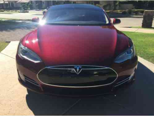 Tesla Model S (2012)