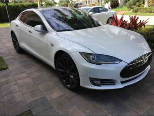 Tesla Model S (2016)