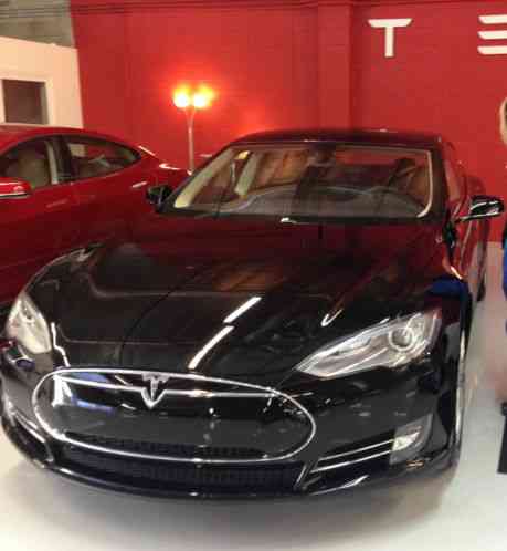 Tesla Model S (2014)