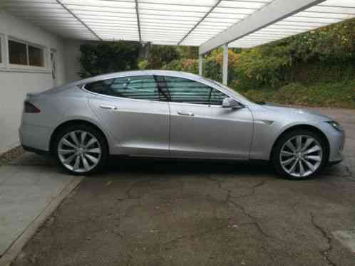 Tesla Model S (2013)