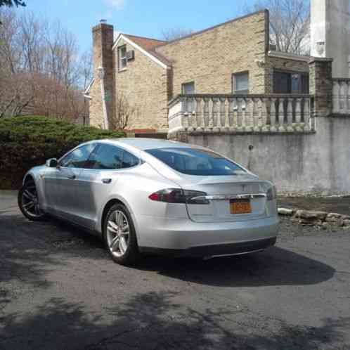 Tesla Model S (2013)