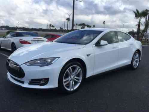 Tesla Model S (2015)