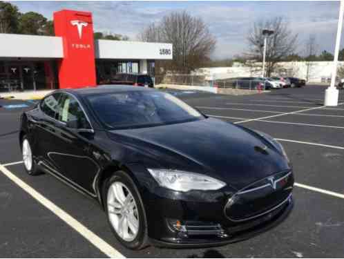 Tesla Model S (2015)