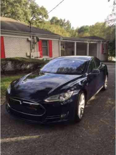 Tesla Model S (2013)