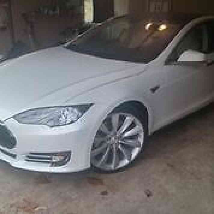 Tesla Model S (2013)