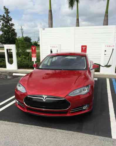 Tesla Model S (2014)