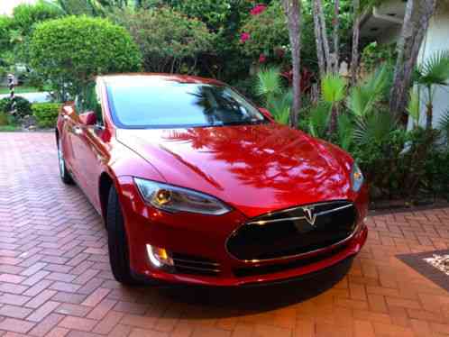 Tesla Model S (2014)