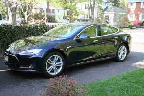 Tesla Model S (2013)