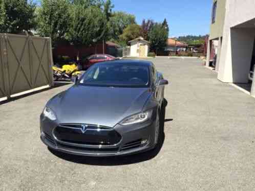 Tesla Model S (2013)