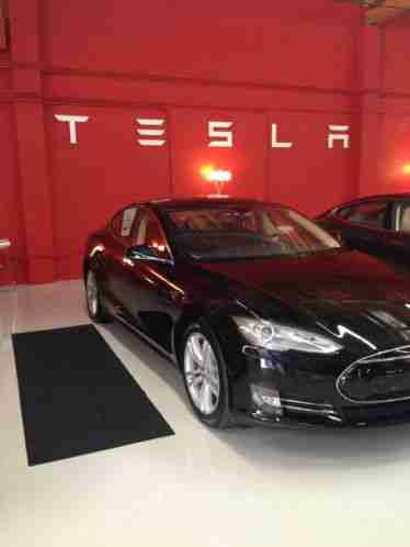 Tesla Model S (2014)